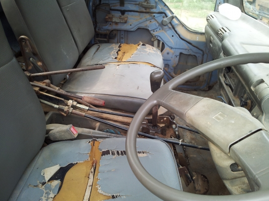 Isuzu  120  hp. ยางสวย 80\%  หัวบันไดผุสองข้าง  แต่หัวสีเดิม คัตซีสวย  เครื่องแห้งสนิด  คุณกบ  จากชุมแพ ขอนแก่นมัดจำเรียบร้อยแล้วครับ