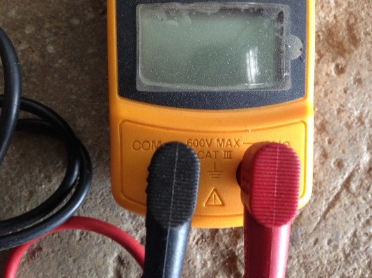 ขายมิเตอร์วัดไฟ Clamp meter ยี่ห้อ Fluke รุ่น 323 สภาพดี พร้อมใช้งาน