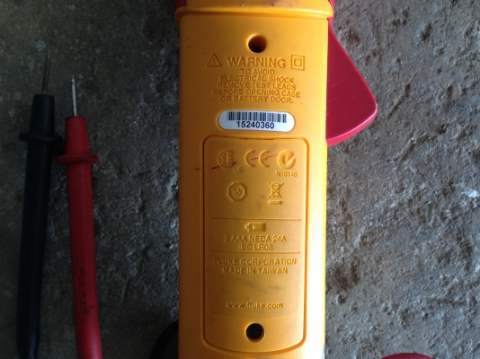 ขายมิเตอร์วัดไฟ Clamp meter ยี่ห้อ Fluke รุ่น 323 สภาพดี พร้อมใช้งาน