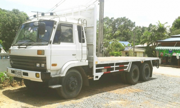 ขายรถสิบล้อUDเครื่อง175เพลาเดียวพื้นเรียบสภาพไหม่มากๆรถปี2544