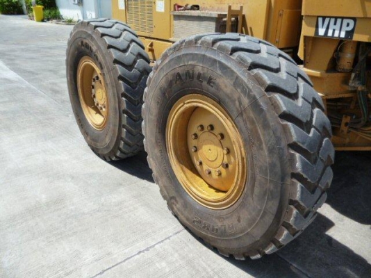 ขายรถเกรด CAT 140H , sn;2ZK08136 ,yr.2003,hr.9887 ติดสแควริฟายจากนอก ยางใหม่ 085-9049669