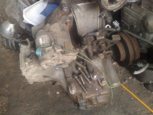 แยกขายอะไหล่เครื่อง civic3d4d คาร์บู เกียร์ธรรมดา