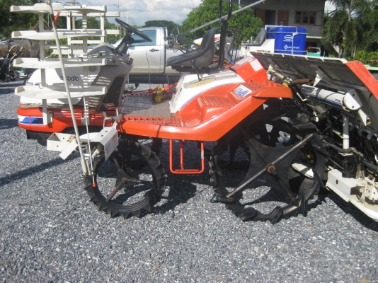 รถดำนา รถดำนา