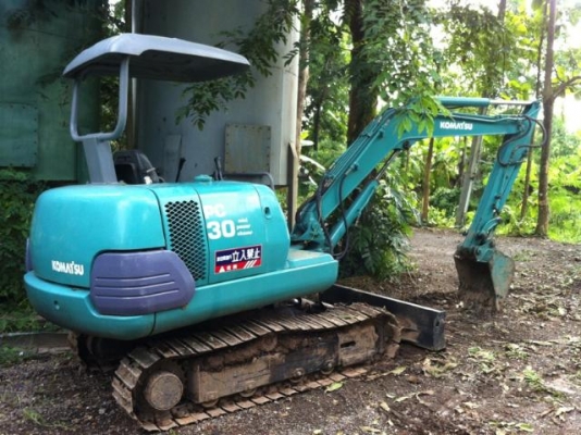 ขายรถแบ็คโฮ komatsu pc 30 รุ่น 7 เครื่องเดิม ปั๊มเดิม แทรกเหล็กพร้อมผานหน้า มี 4 คัน เอกสารสัญญาซื้อขาย