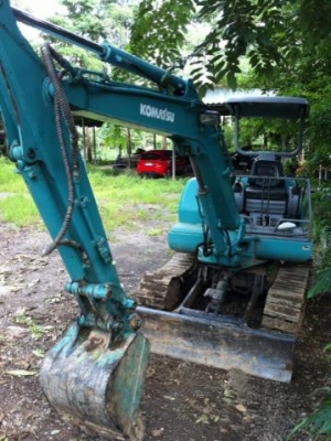 ขายรถแบ็คโฮ komatsu pc 30 รุ่น 7 เครื่องเดิม ปั๊มเดิม แทรกเหล็กพร้อมผานหน้า มี 4 คัน เอกสารสัญญาซื้อขาย