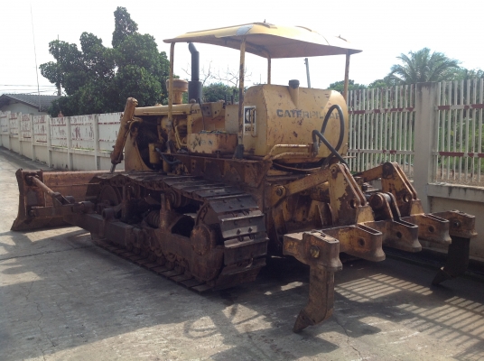 ขายรถแทรคเตอร์ CATERPILLAR D6C มีริปเปอร์หลัง  S/N 26K 836