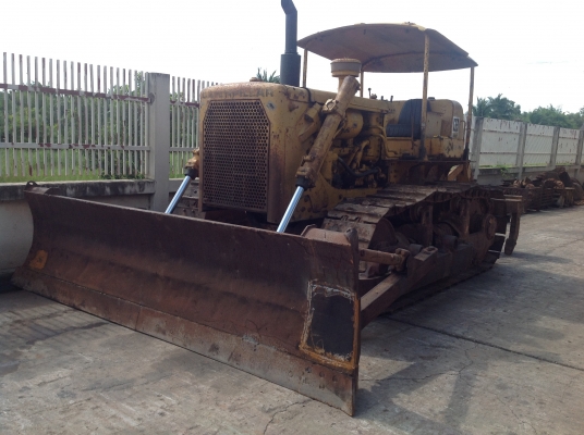 ขายรถแทรคเตอร์ CATERPILLAR D6C มีริปเปอร์หลัง S/N 26K 836 ขายรถแทรคเตอร์ CATERPILLAR D6C มีริปเปอร์หลัง S/N 26K 836