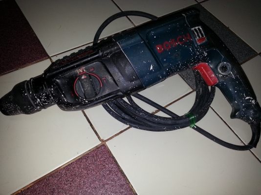 ขายสว่านโรตารี่3ระบบยี่ห้อBOSCHรุ่นGBH2-26DREรุ่นเก่ายังผลิตที่เยอรมัน อยู่ครับ