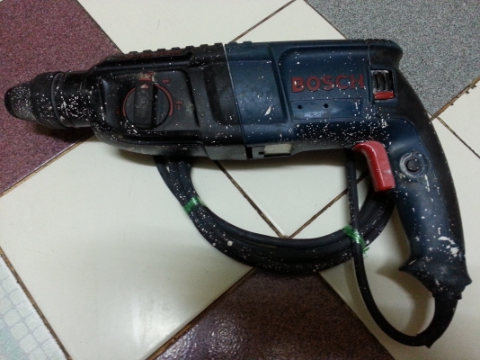 ขายสว่านโรตารี่3ระบบยี่ห้อBOSCHรุ่นGBH2-26DREรุ่นเก่ายังผลิตที่เยอรมัน อยู่ครับ