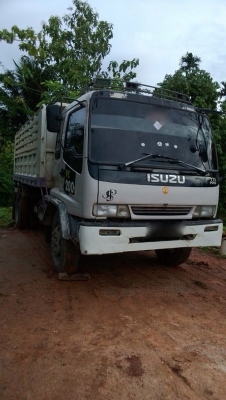 รถอีซูซุ 6 ล้อดั้ม 195 แรงม้า ปี 40  สนใจติดต่อ 081 - 6079515