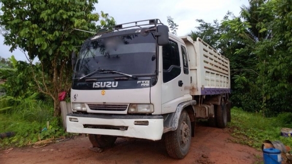 รถอีซูซุ 6 ล้อดั้ม 195 แรงม้า ปี 40 สนใจติดต่อ 081 - 6079515 รถอีซูซุ 6 ล้อดั้ม 195 แรงม้า ปี 40 สนใจติดต่อ 081 - 6079515