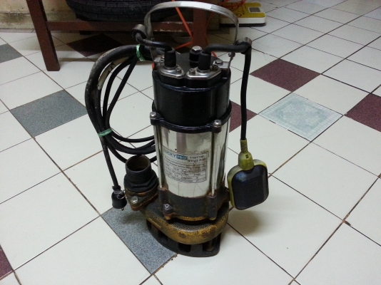 ขายไดโว่ดูดโคลนตัวเสื้อสแตนเลสยี่ห้อLUCKY PRO ขนาด2นิ้ว750วัตต์แบบมีลูกลอย