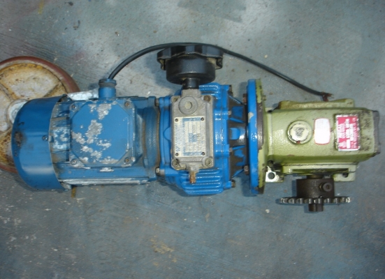 ขายมอเตอร์เกียร์พร้อมเฟืองทดปรับรอบได้ ไฟ3เฟส 0.37kw