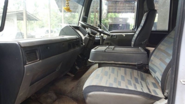 รถฮีโน่ 10 ล้อ ท้ายลาด  KT 725   เปลื่ยนเครื่อง 186 แรงม้า  สนใจติดต่อ 081 - 6079515