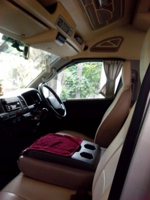 บริการให้เช่า รถตู้ VIP. 10 ที่นั่ง ดีเซล