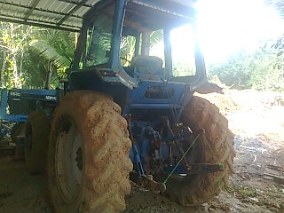 ขายรถไถ FORD 6610 2เพลา รถเก่านอก ไม่มีเอกสาร เครื่องมือ 7 จาน ใบมีดดันหน้า ราคา 370000