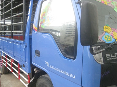 ขายรถ 6 ล้อ ISUZU NKR 130 แรง มีคอกแป๊บ โทร 088-4501277 ขายรถ 6 ล้อ ISUZU NKR 130 แรง มีคอกแป๊บ โทร 088-4501277