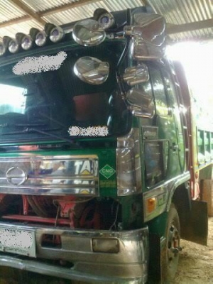 ขาย6ล้อดั๊มดินสวยจัด อายุน้อย HINO FD HO7D195hpเครื่องดี ช่วงล่างแน่น คัสซีสวย กระบะดั๊มเหล็กสวย พื้นดีข้างดี หัวบางสีสวย ภายในครบ แอร์ พ.พาวเวอร์ เบรคทริฟฟี่ ยาง8.25 สวย6เส้น พร้อมใช้ พร้อมลุยงาน เอกสารเล่มทะเบียนครบ ราคาต่อรองได้เด้อ พี่น้องครับ