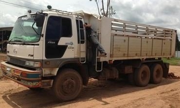 HINO FM 2K 260 HP K13D สิบล้อดั๊มพ์ กระบะดั๊มพ์มิเนียม 12 ตันสภาพสวยพื้นเหล็กไม่มีผุกร่อน เครื่องแน่นแรงดีไม่มีเยิ้ม หัวเก๋งสมอเงินภายในเก๋งคอนโซลสวยครบ แอร์เย็น พวงมาลัยเพาเวอร์ ระบบเบรคทริ๊ปฟี้ ช่วงล่างคัชซีสวยเดิมไม่มีบวม ยางสภาพดี 70\% พร้อมบรรทุกพร้อม