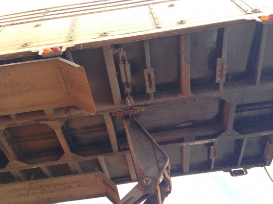 HINO FM 2K 260 HP K13D สิบล้อดั๊มพ์ กระบะดั๊มพ์มิเนียม 12 ตันสภาพสวยพื้นเหล็กไม่มีผุกร่อน เครื่องแน่นแรงดีไม่มีเยิ้ม หัวเก๋งสมอเงินภายในเก๋งคอนโซลสวยครบ แอร์เย็น พวงมาลัยเพาเวอร์ ระบบเบรคทริ๊ปฟี้ ช่วงล่างคัชซีสวยเดิมไม่มีบวม ยางสภาพดี 70\% พร้อมบรรทุกพร้อม