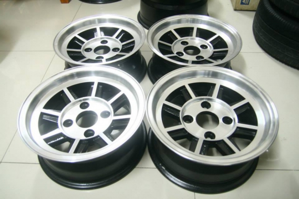 HAYACHI JAPAN 5รู114 ขอบ14x6 หายากใช่เล่น สาวกโตโยต้า ให้ไวเลยคับ 8000บาท