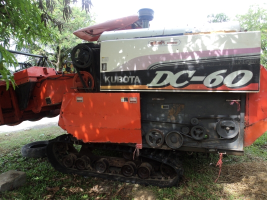 รถเกี่ยวข้าว DC 60