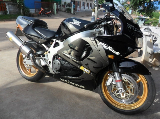 -ขายHonda CBR900 ปี99 ((ทะเบียนแท้!! โอนได้))