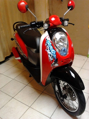 Scoopy-i ลายแอคทีฟบอย ปี55 สวยๆครับ