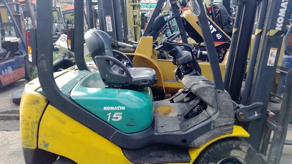 รถยกโคมัสสึรุ่น 20 ใหม่ล่าสุด น้ำหนักยก 1.5 ตัน เครื่องดีเซล เกียร์ออโต้ เสาสูง 3 เมตร