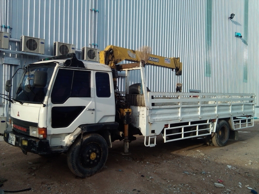 ขายรถบรรทุกหกล้อ MITSUBISHI FUSO ปี 45 ติดเครน TANADO 3 TON 4 ปลอก เครื่อง 195 แรงม้า ยาง 900 กระบะยาว 6.50 m.