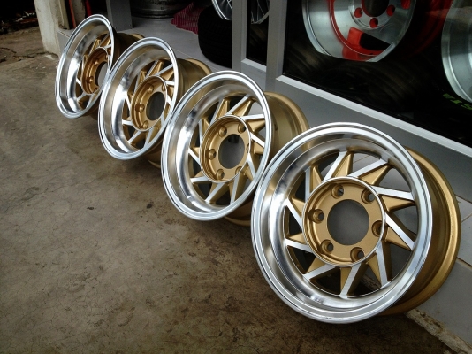 ขายล้อขอบ 14x6 ET0 6/139.7 ลายกงจักร แนวเรโทร สวยมากครับ