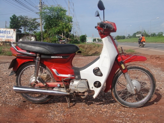 ขายฮอนด้าดรีม คุรุสภา สีแดง สภาพพร้อมใช้งาน ทะเบียนพร้อมชุดโอน