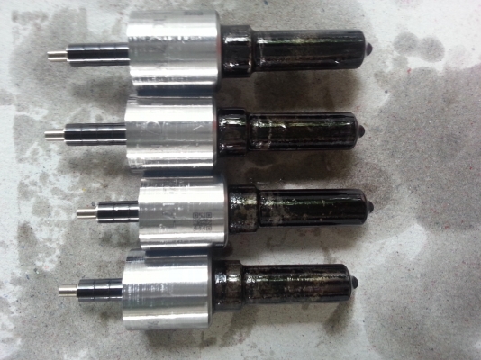 ขายหัวฉีด 8 รู d-max เดนโซ่ เบอร์ 947 แกนดำ รับประกันแท้ 1000\%คับ089-8374018