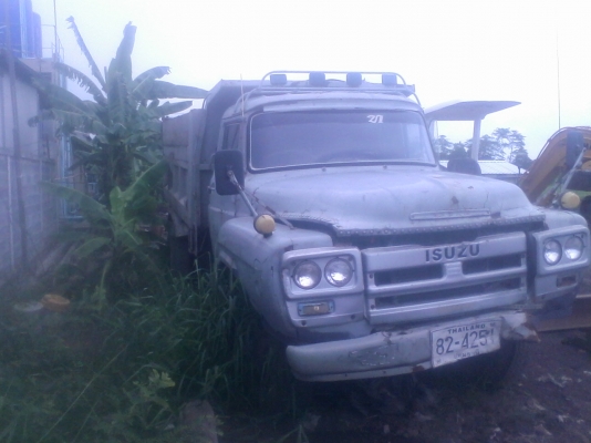 รถ 6 ล้อ ISUSU หน้ายาว