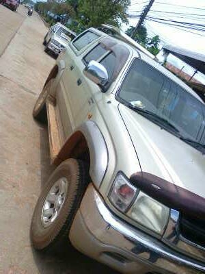 Toyota D4D 2.5 4&times;4 ปี45 ตัว E พร้อมแครี่บอยอย่างสวย มีแอรหลังครับ ห้องเครื่องเดิม สีเดิมครับ