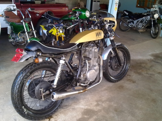 ขาย/แลกอะไรได้มั้งคับ sr 400 wm  สภาพแต่ง ขับ หล่อๆ เรยคับ