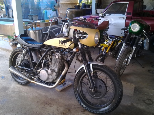 ขาย/แลกอะไรได้มั้งคับ sr 400 wm  สภาพแต่ง ขับ หล่อๆ เรยคับ