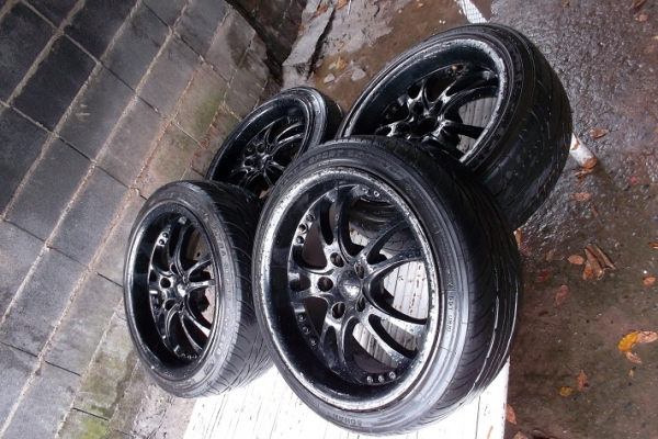 ขายล้อแม็ก ขอบ17 5รู100 แถมยาง 205/45/17 ครับ ขายล้อแม็ก ขอบ17 5รู100 แถมยาง 205/45/17 ครับ