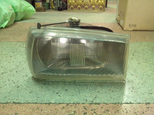 ขายไฟหน้า PEUGEOT 504 ซ้าย แท้เก่า