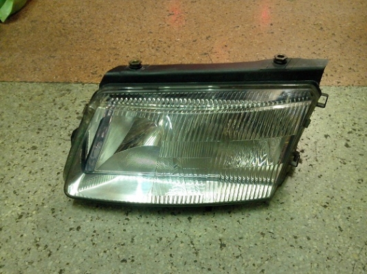 ขายไฟหน้า VOLKSWAGEN PASSAT ปี 98 ด้านซ้าย แท้เก่า