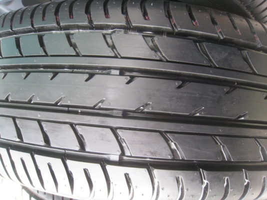 ขายล้อแม็ก Toyota vios ป้ายแดง 15"x5.5" et45 4รู100 + ยางปี13 สนใจติดต่อเล็กคลองสามครับ (081-3747940)