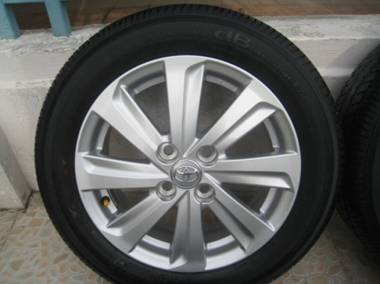 ขายล้อแม็ก Toyota vios ป้ายแดง 15"x5.5" et45 4รู100 + ยางปี13 สนใจติดต่อเล็กคลองสามครับ (081-3747940)