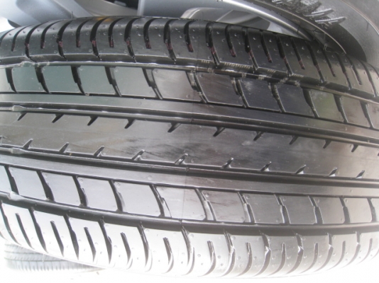 ขายล้อแม็ก Toyota vios ป้ายแดง 15"x5.5" et45 4รู100 + ยางปี13 สนใจติดต่อเล็กคลองสามครับ (081-3747940)