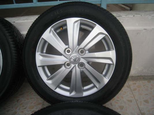 ขายล้อแม็ก Toyota vios ป้ายแดง 15"x5.5" et45 4รู100 + ยางปี13 สนใจติดต่อเล็กคลองสามครับ (081-3747940)