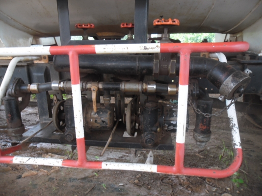 ขายรถบรรทุกน้ำมัน 6 ล้อ ISUZU NPR 59PU5M 115 แรงปี 37 เกียร์สั้นเครื่องดีคัสซีสวยมากทะเบียนเต็ม