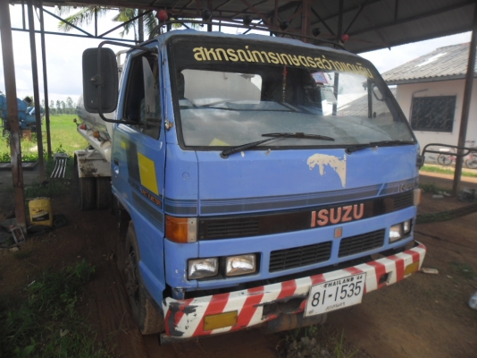 ขายรถบรรทุกน้ำมัน 6 ล้อ ISUZU NPR 59PU5M 115 แรงปี 37 เกียร์สั้นเครื่องดีคัสซีสวยมากทะเบียนเต็ม
