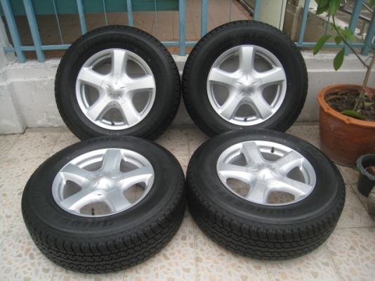 ขายล้อแม็ก All new Isuzu D-max ป้ายแดง 17"x7" et33 6รู139 + ยางปี 13 สนใจติดต่อเล็กคลองสามครับ (081-3747940)