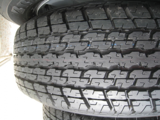 ขายล้อแม็ก All new Isuzu D-max ป้ายแดง 17"x7" et33 6รู139 + ยางปี 13 สนใจติดต่อเล็กคลองสามครับ (081-3747940)