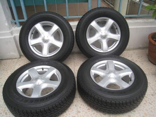 ขายล้อแม็ก All new Isuzu D-max ป้ายแดง 17"x7" et33 6รู139 + ยางปี 13 สนใจติดต่อเล็กคลองสามครับ (081-3747940)