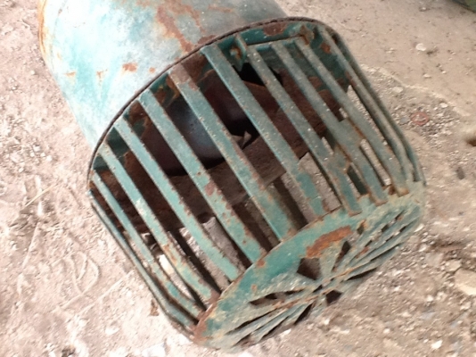 ขายด่วนเครื่องนำ้ ยาว2.80เมตรกว้าง6*8นิ้ว ขายที่1250บาทครับพร้อมใช้งานเก่าเก็บ